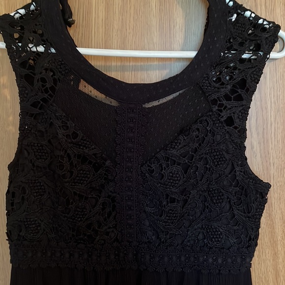 A new day Black sleeveless blouse size medium - Picture 2 of 3